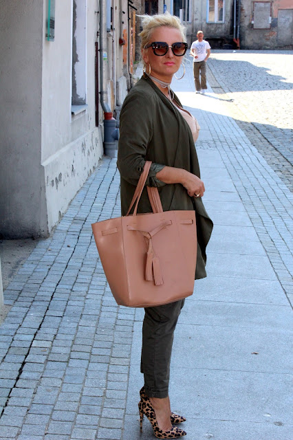 khaki9.jpg
