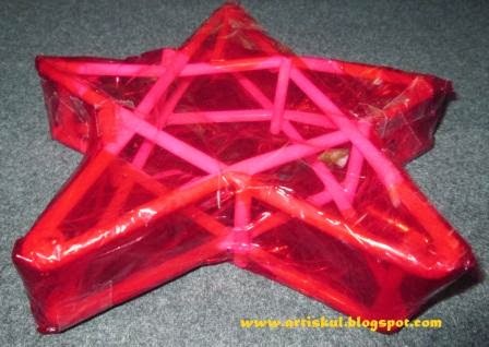 Art School: How To Make a Christmas Lantern from Drinking Straws