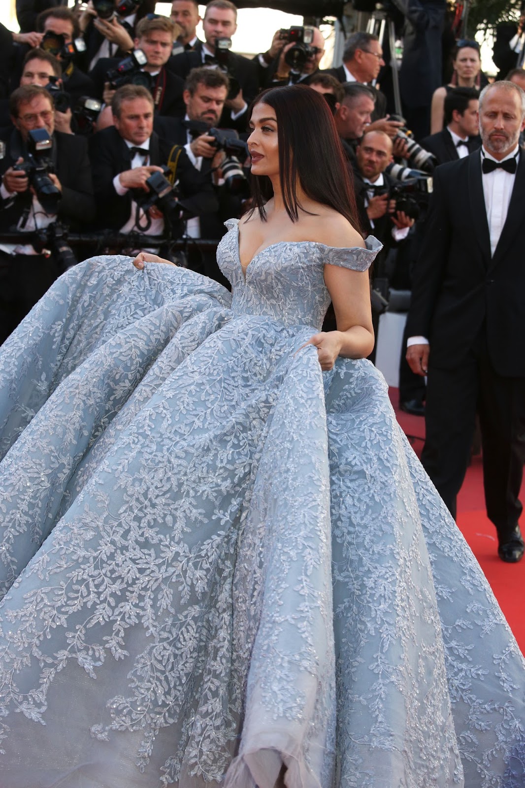 Aishwarya Rai Bachchan Looks Irresistibly Sexy in a Blue Michael Cinco Gown At 'Okja' Premiere During The 70th Cannes Film Festival 2017