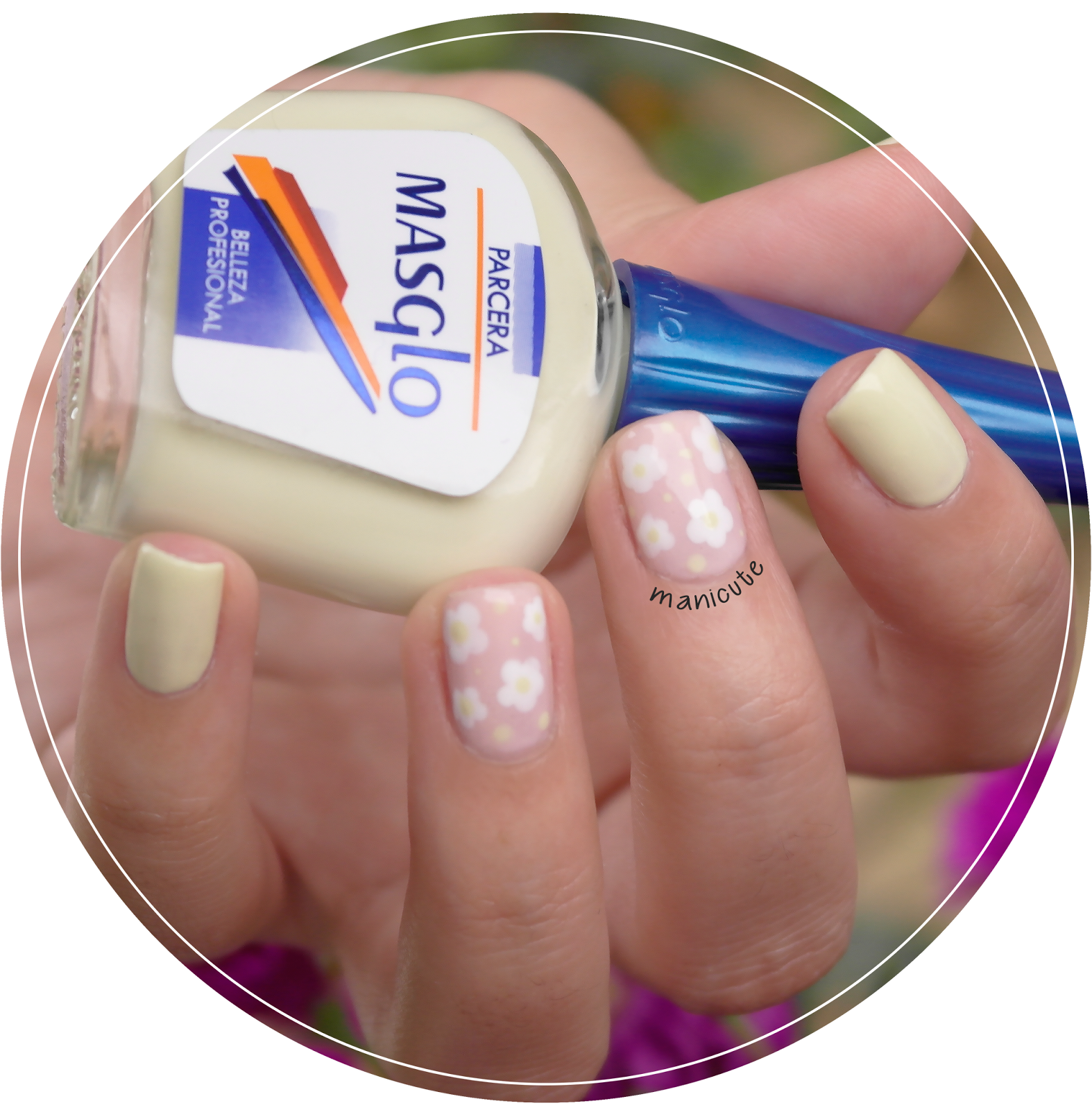 ManiCute Nail art blog Manicura de flores en tonos amarillos