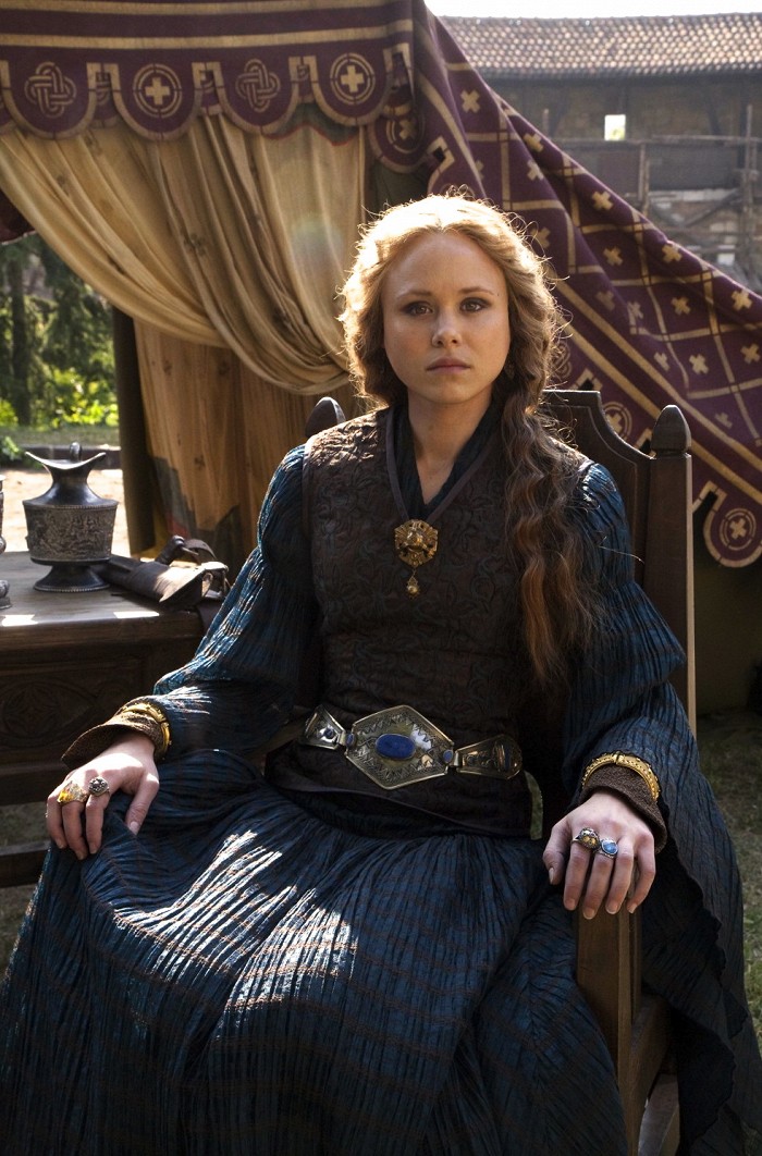 FILMY KOSTIUMOWE The Pillars of the Earth (TV miniserial 2010 )