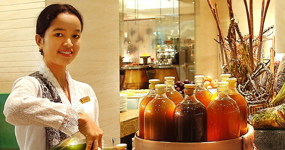 Cara Warga Desa Membuat Jamu Tradisional secara Alami