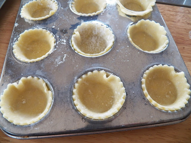 Mazarin Tart dough in the tart pan