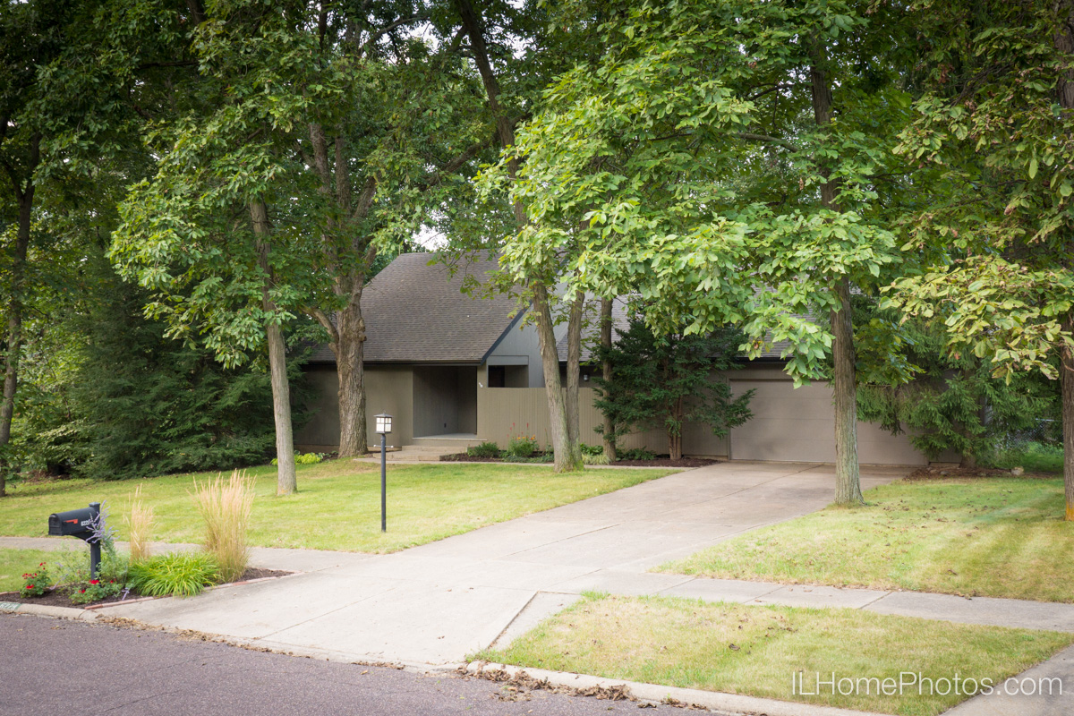 6229 N Post Oak Road, Peoria, IL 61615