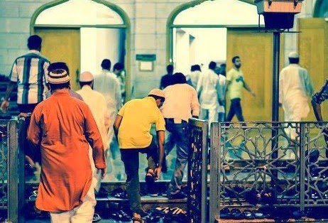 Sering Diabaikan Kaum Muslimin, Padahal Penting Sunnah Ketika Keluar Masuk Masjid 