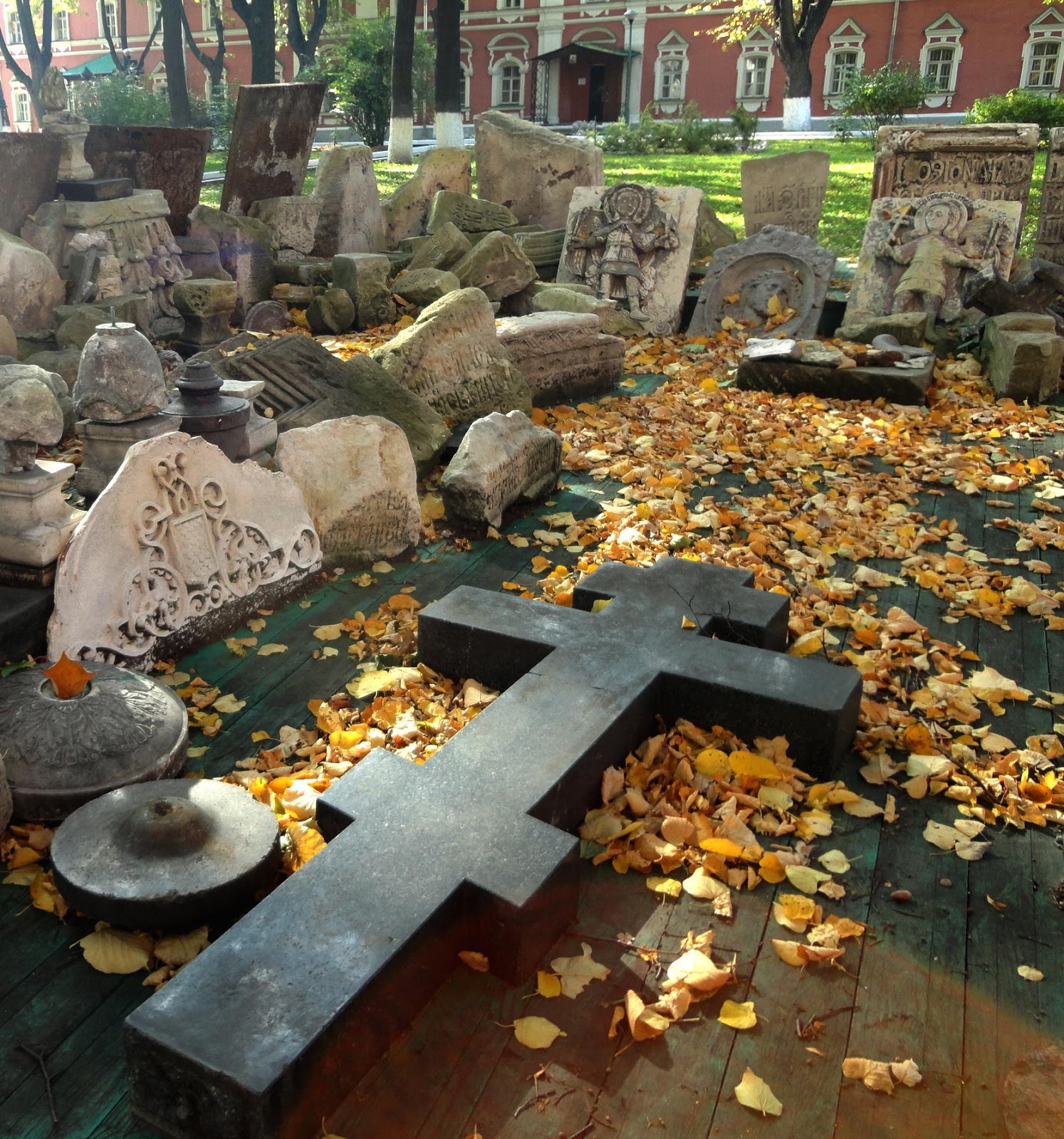 Могилы в монастырях фото Некрополь донского монастыря фото YugNash.ru