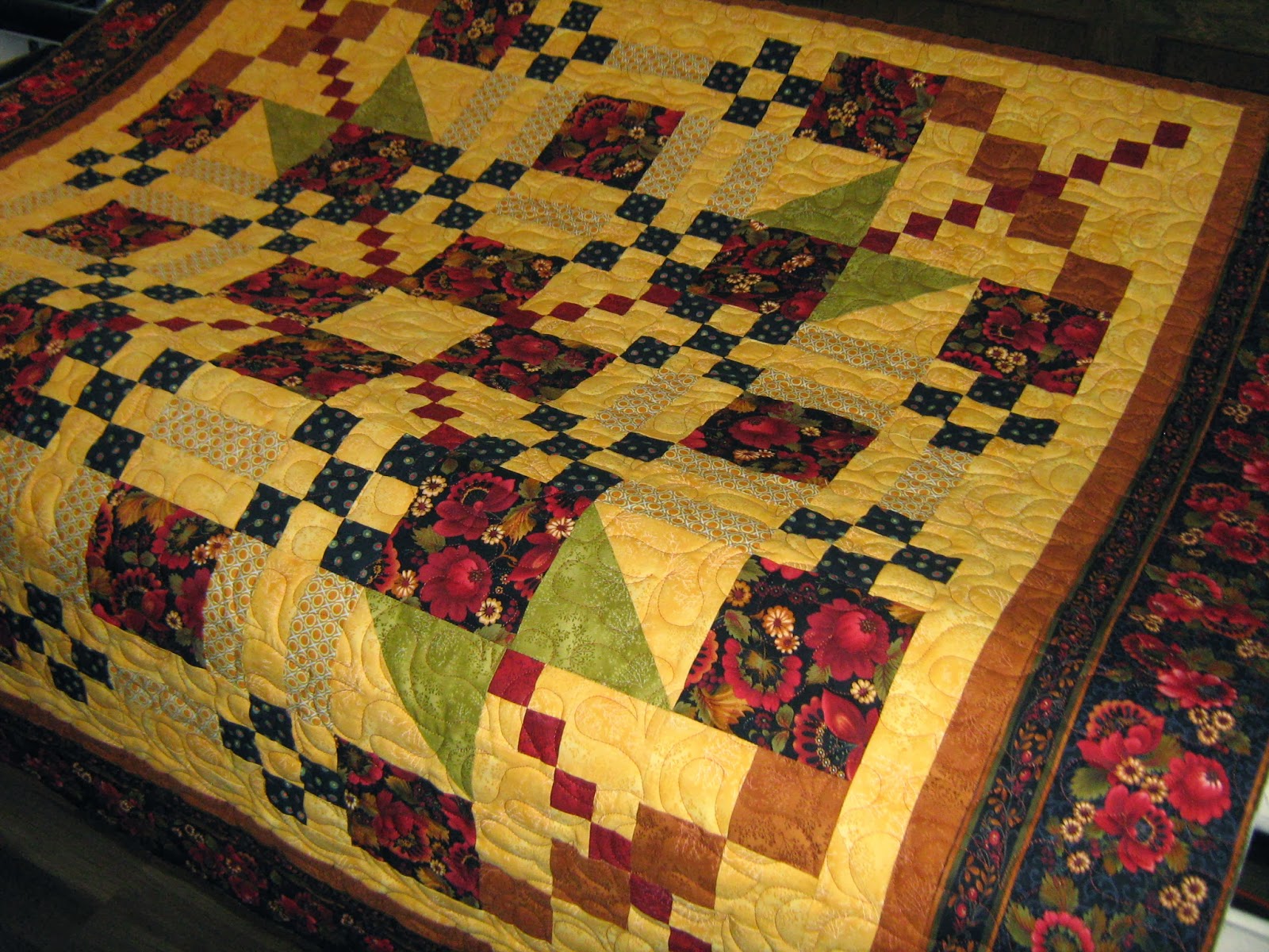 Inch by Inch Quilting A Table top quilt by Lorie