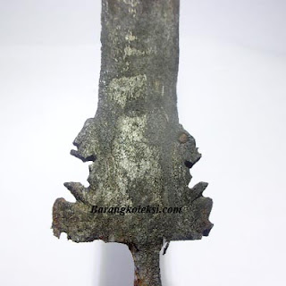 pusaka keris putut kembar Pusaka keris putut kembar asli, keris omyang jimbe darah, cara menggunakan keris omyang jimbe, harga keris omyang jimbe, ciri ciri keris omyang jimbe asli, fungsi keris putut kembar, keris omyang jimbe tambah beras, keris omyang jagad, keris putut sajen