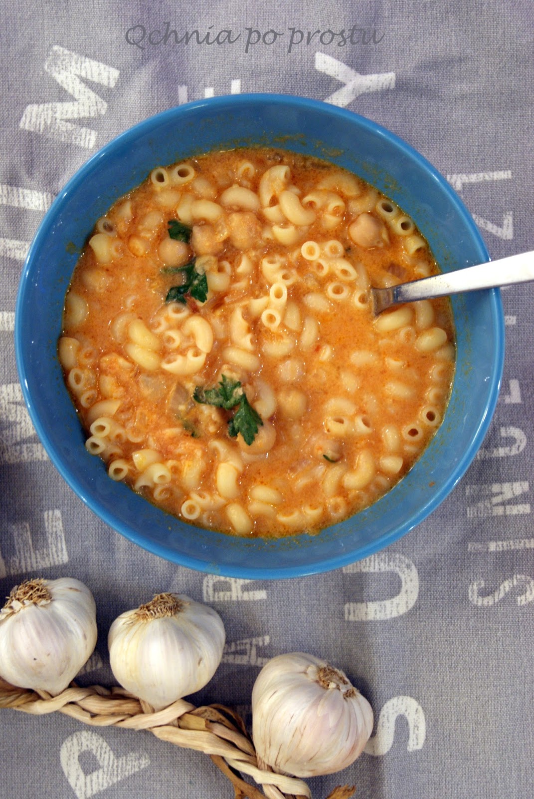 Qchnia po prostu Szybka zupa z ciecierzycy z puszki