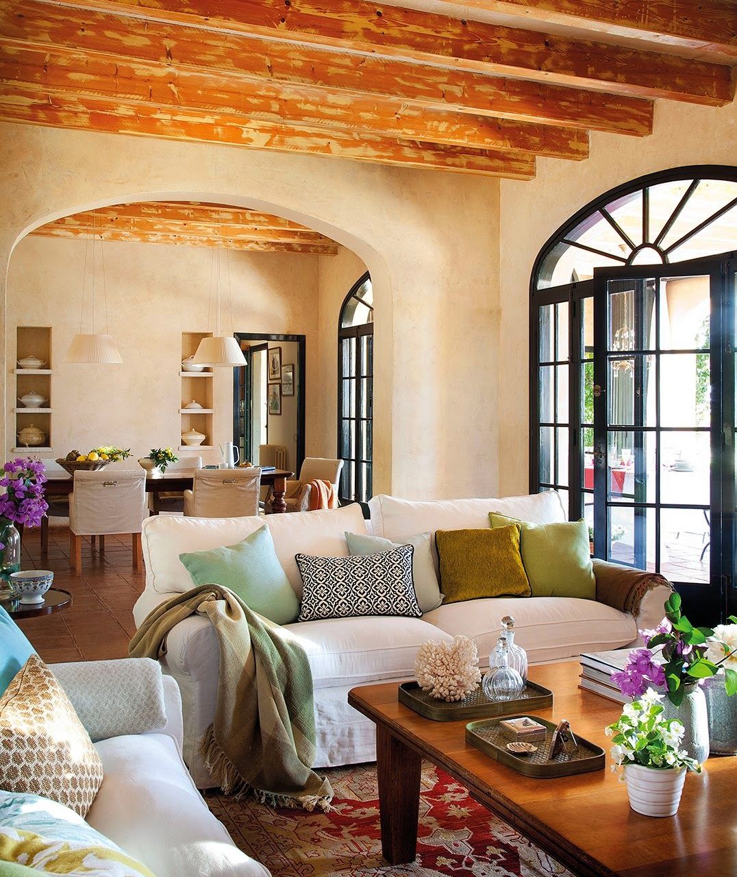 El estilo mediterráneo en el interior y exterior de la casa, materiales