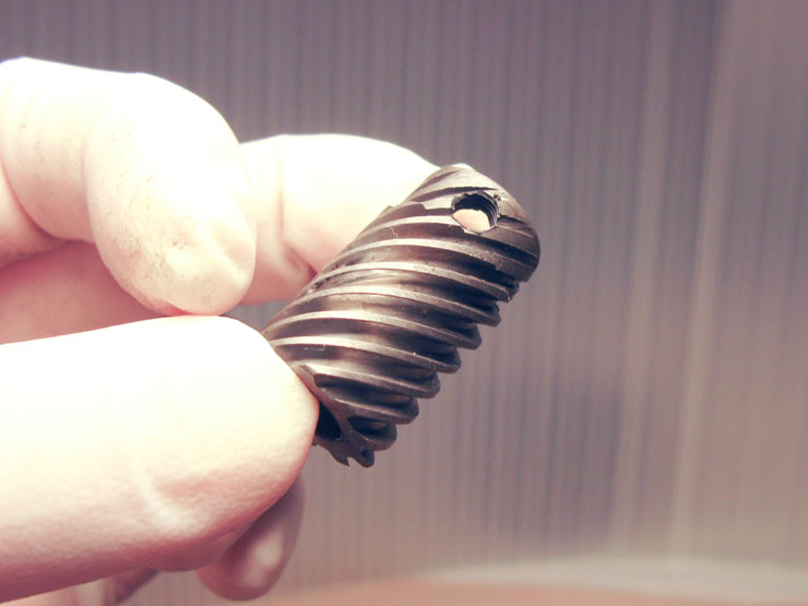 Industri Repair How to Rewire a Potted Motor, Part 18 Reinstalling the Armature and Worm