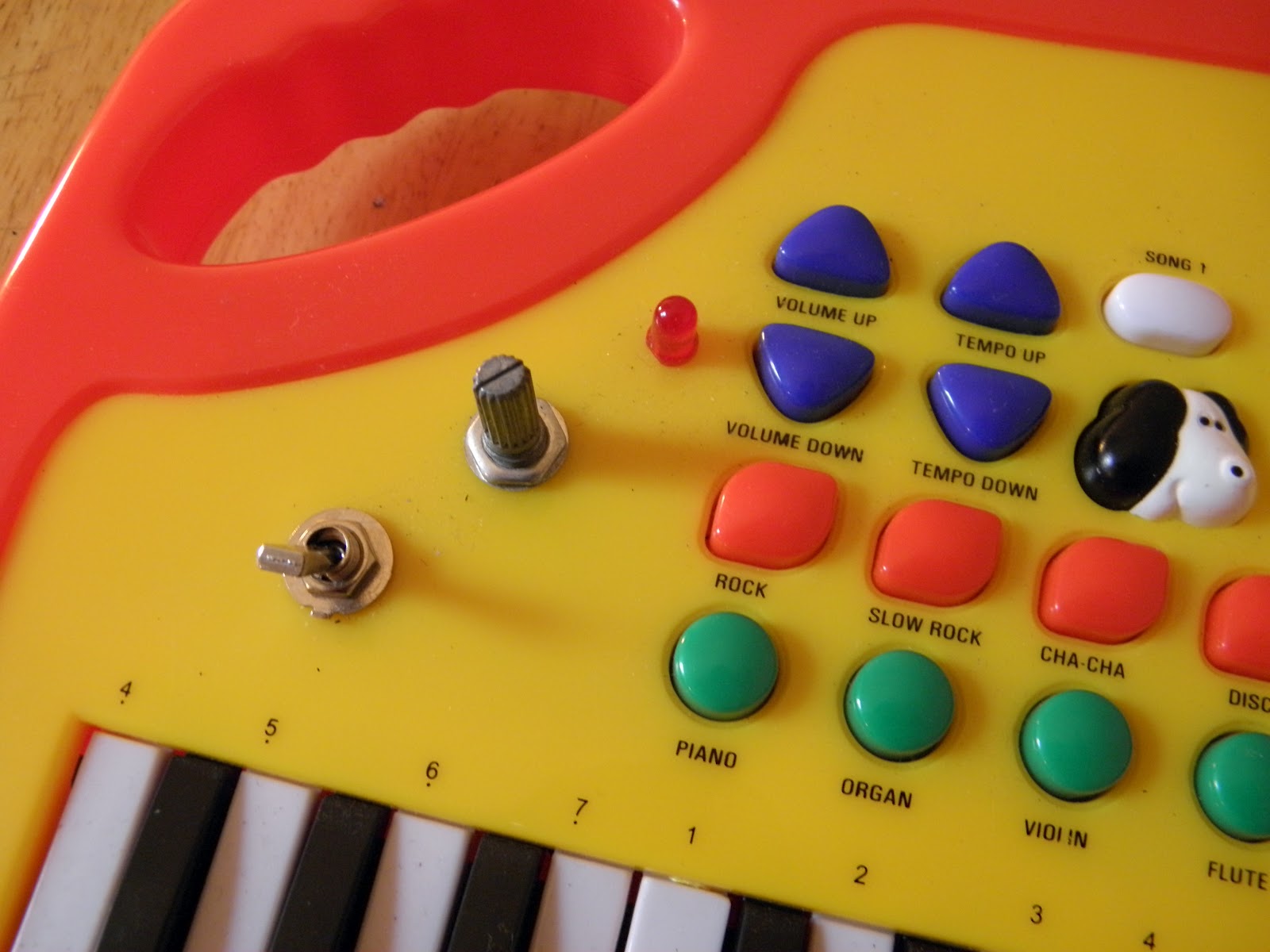 The MadNoodle Blog: The Circuit Bent Super Music Center