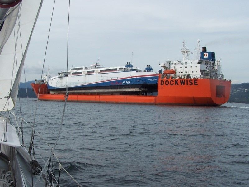 Ships Transporting Large Cargo