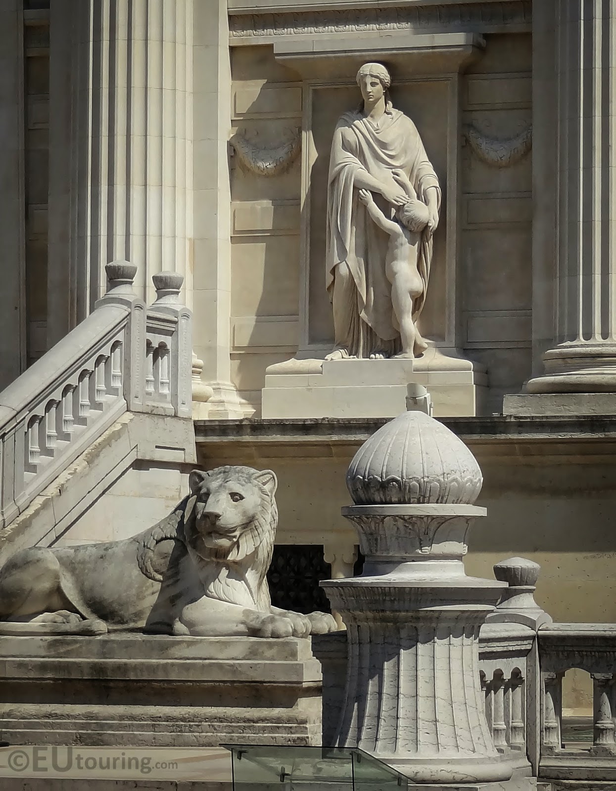 Statues in front of Palais de Justice