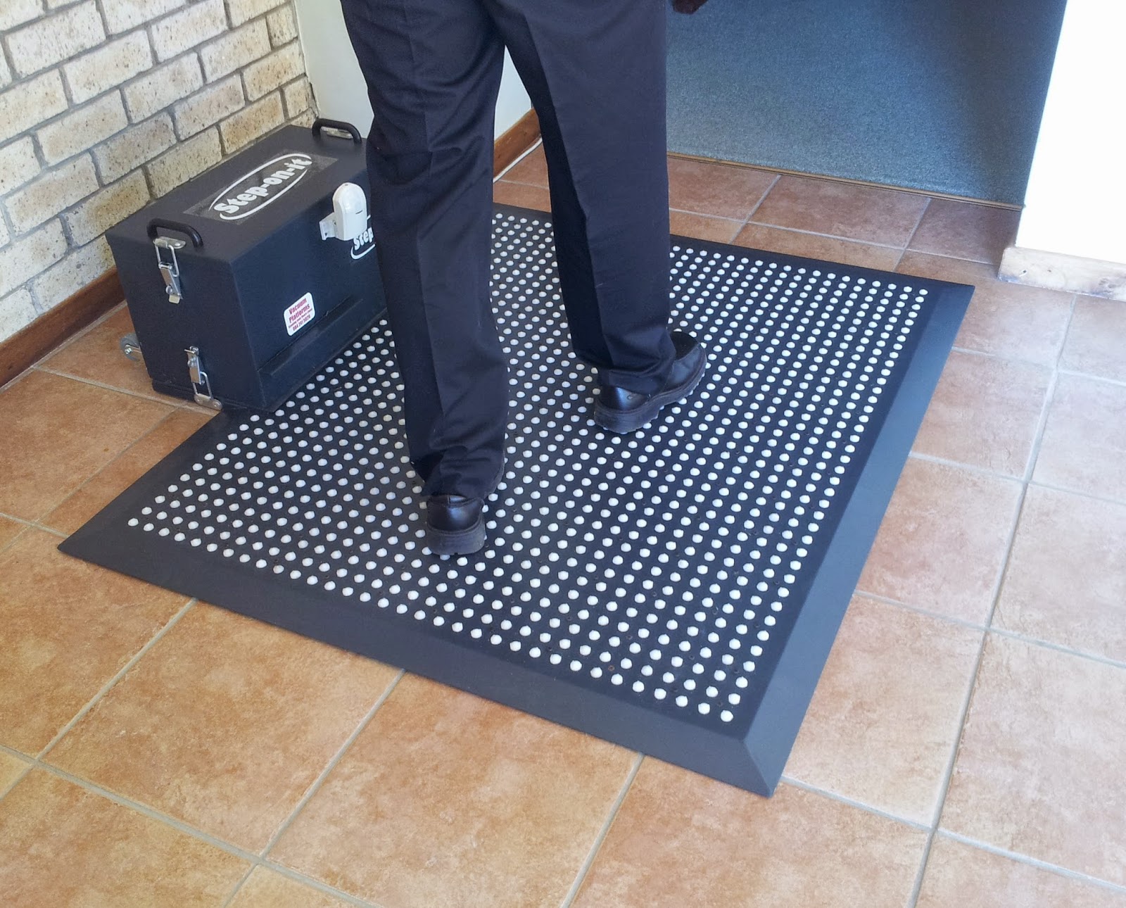 Vacuum powered entrance mats