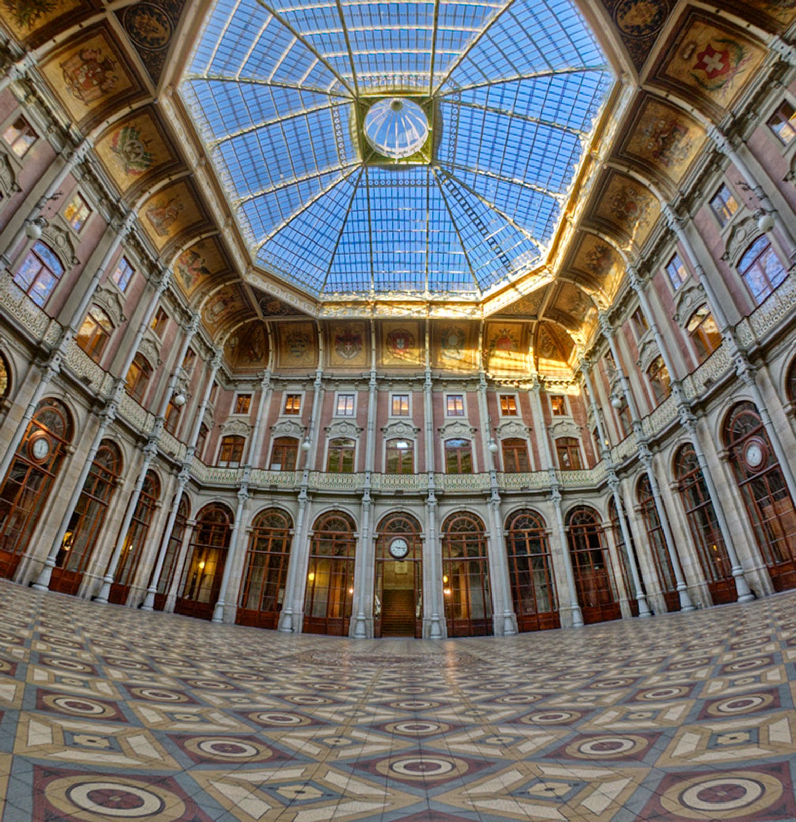 . Uma obra de arte no interior do Palácio da Bolsa . Uma obra de arte no interior do Palácio da Bolsa