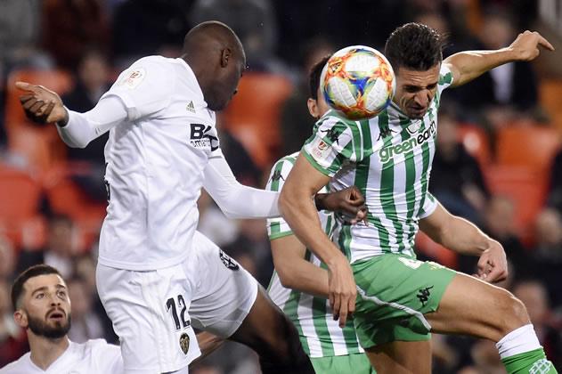 Valencia to face Barcelona in Copa del Rey final after eliminating Betis