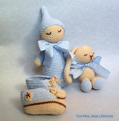 Con hilos, lanas y botones: patucos estilo converse de ganchillo para bebé