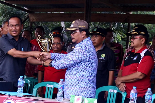 Pembukaan Turnamen Sepak Bola Piala Bupati Sekadau 2017 Oleh Bupati Sekadau Pembukaan Turnamen Sepak Bola Piala Bupati Sekadau 2017 Oleh Bupati Sekadau