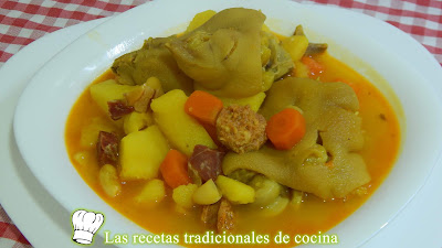 Receta casera de cazuela con manitas de cerdo