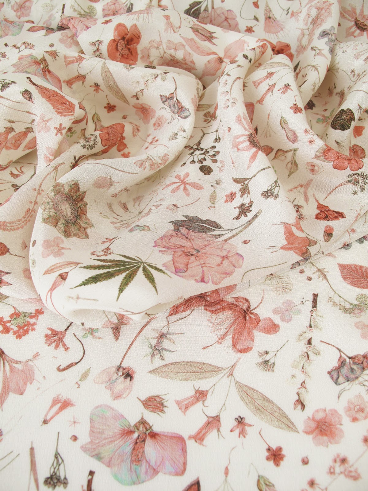 La plus belle collection de tissus Liberty. Crêpe de Chine en Soie