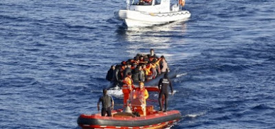 Σοβαρότατα επεισόδια στη Σάμο στο κέντρο των μεταναστών - Άγριο ξύλο και φωτιές - Δεκάδες τραυματίες  