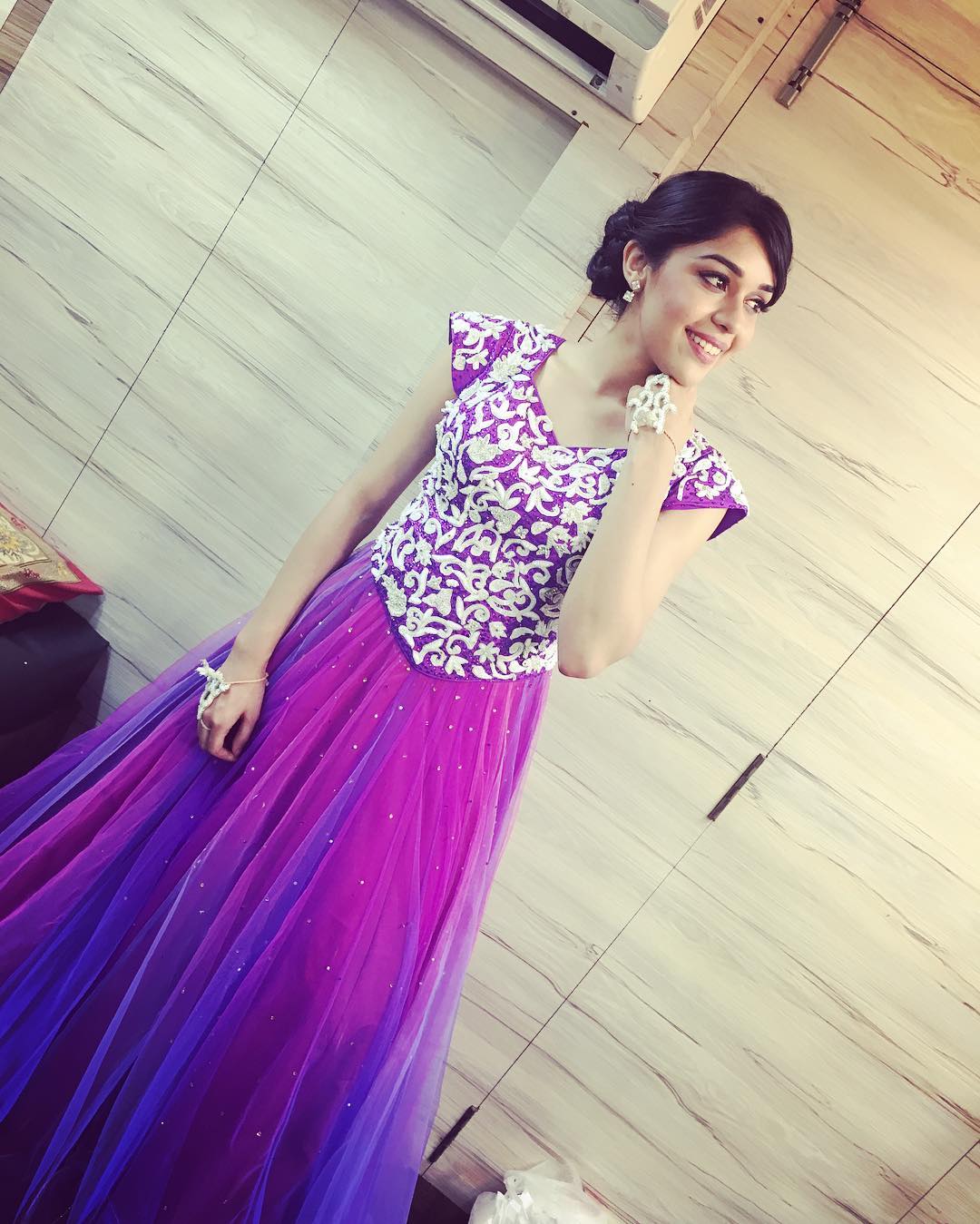 Eisha Singh hd Images|Pictures|Wallpapers - Actress World