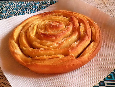 Spiral Apple Bread @ http://treatntrick.blogspot.com Bread Recipe @ http://treatntrick.blogspot.com