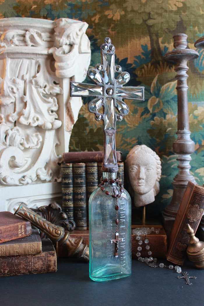 Color Outside the Lines Cross Bottles, Cushions, and Chic Stays