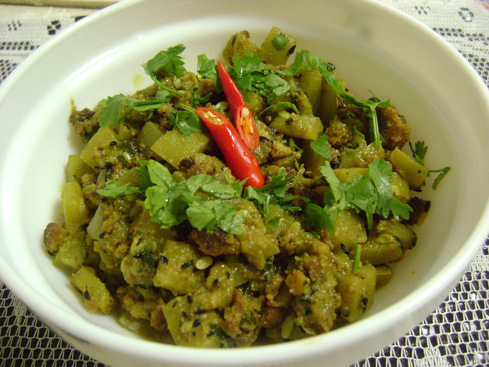 Bethica's Kitchen Flavours Bori diye Lau Er Ghonto (Bottle Gourd Curry