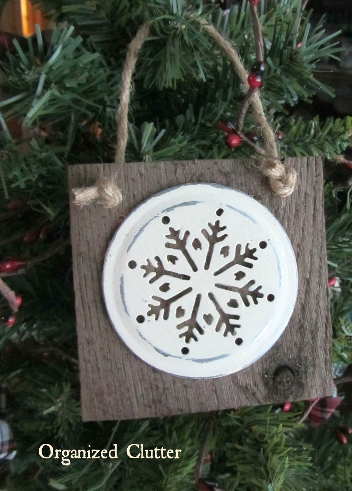 Barn Wood Snowflake Ornaments www.organizedclutterqueen.blogspot.com