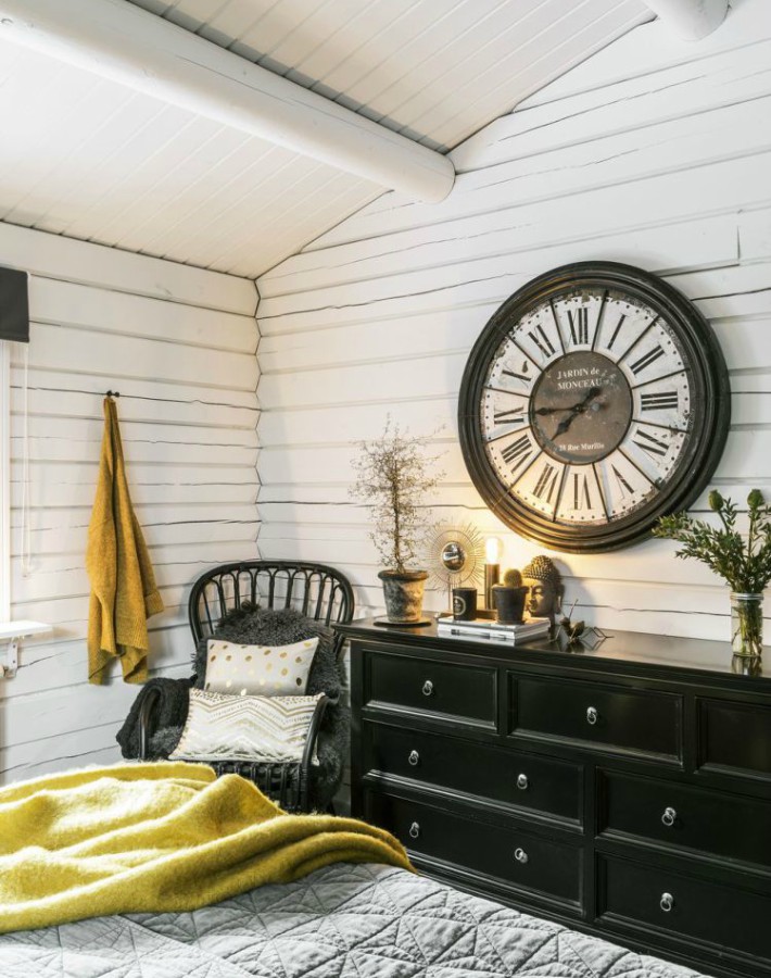 Una cabaña con contrastes en los bosques suecos