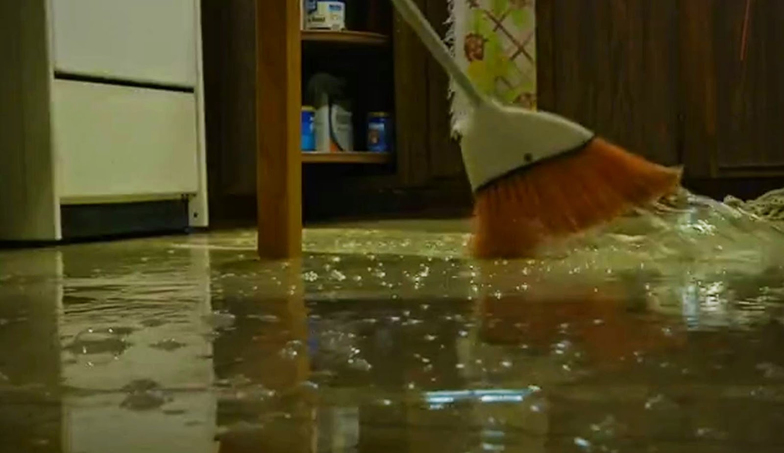 MEC&F Expert Engineers : PIPE BURST CAUSES DAMAGE AT APARTMENT BUILDING