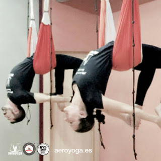 COLUMPIO YOGA EN EL AIRE