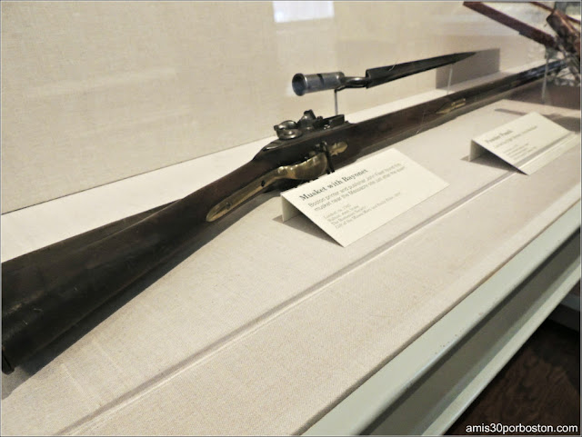 Armas encontradas en el Sitio de la Masacre de Boston tras los Hechos 