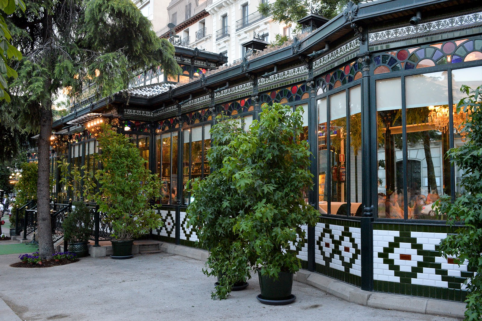 el pabellon del espejo recoletos madrid outdoor terraza cafe restaurante