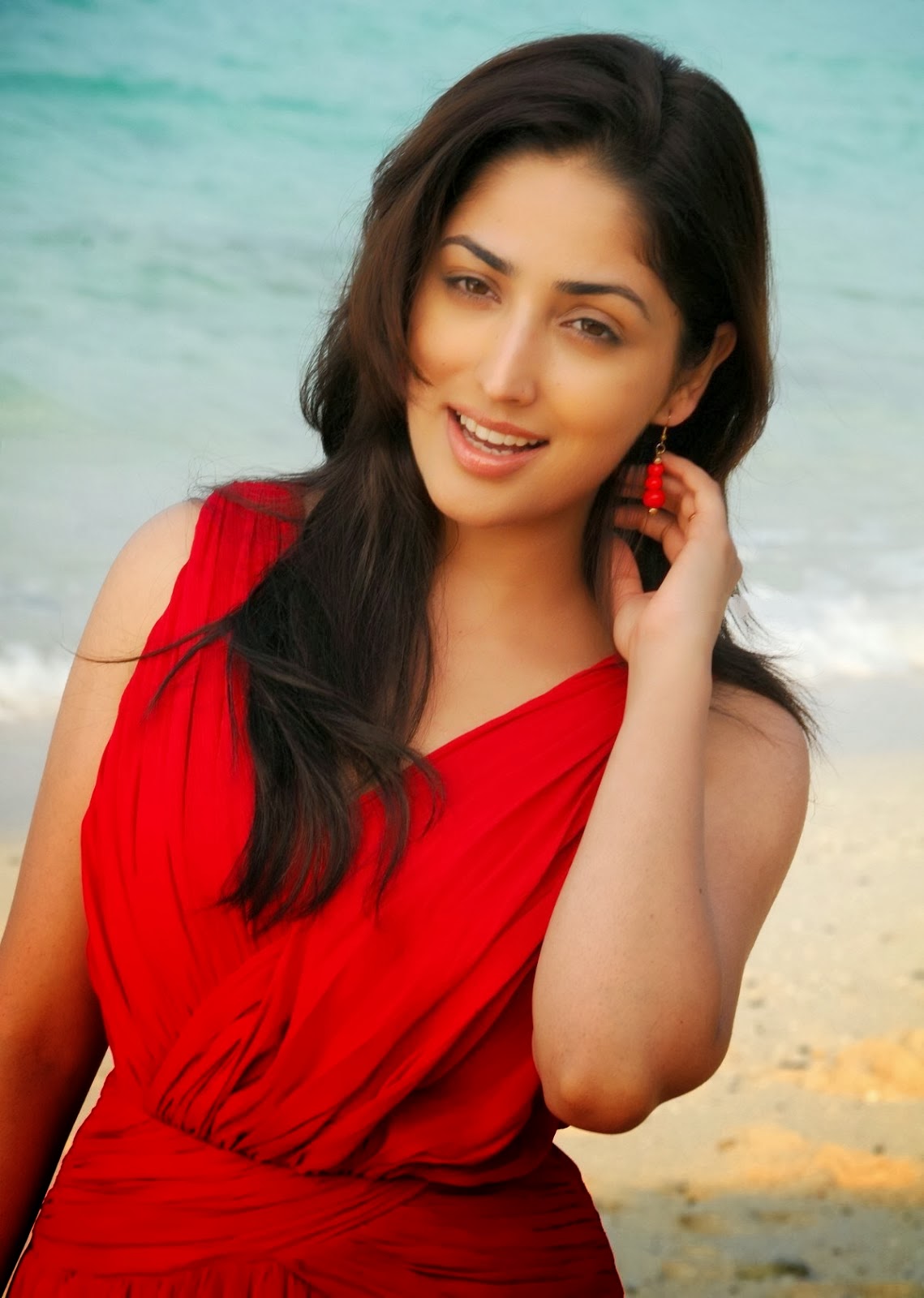 Yami Gautam Hot And Sexy Photos From Telugu Film Yuddham | Beautiful Bollywood and Hollywood