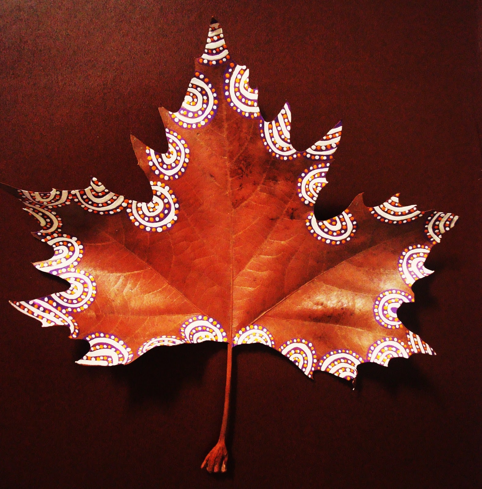 CalpeArts: HOJAS SECAS PINTADAS