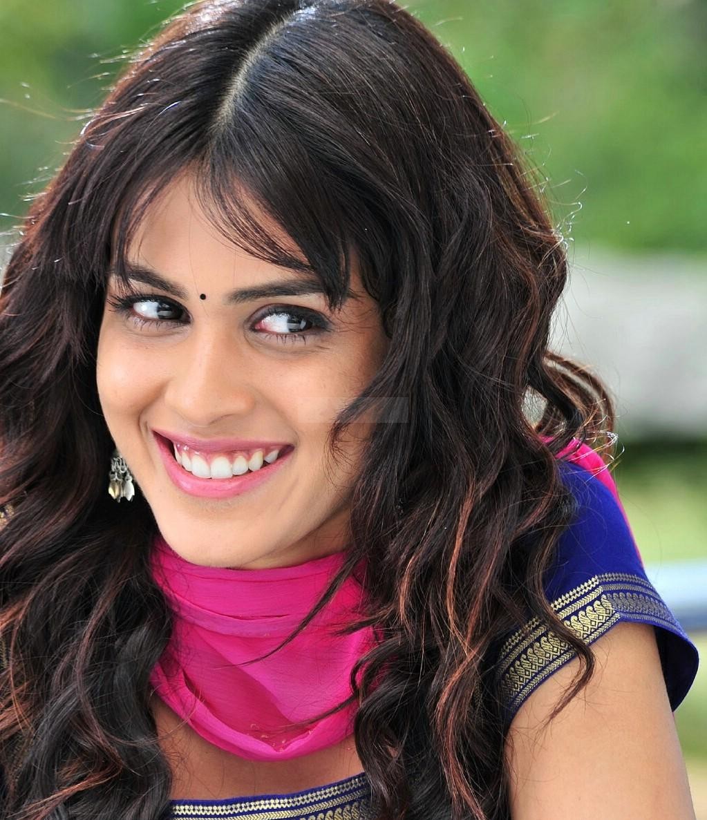 மதியின் திரை நட்சத்திரங்கள்: நடிகை ஜெனிலியா பிறந்த நாள் ஆகஸ்ட் 5 , 1987 .