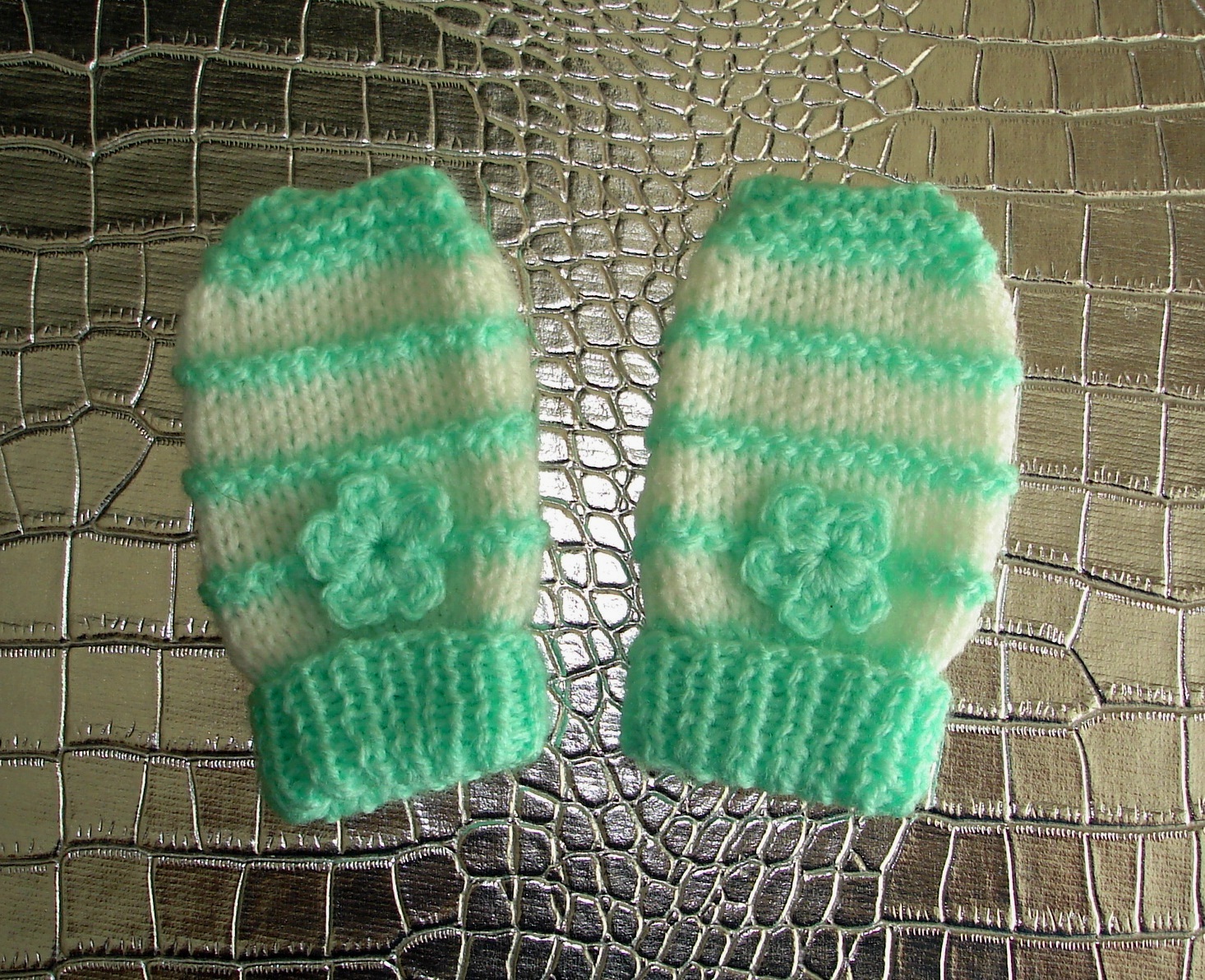 garter stitch baby mittens