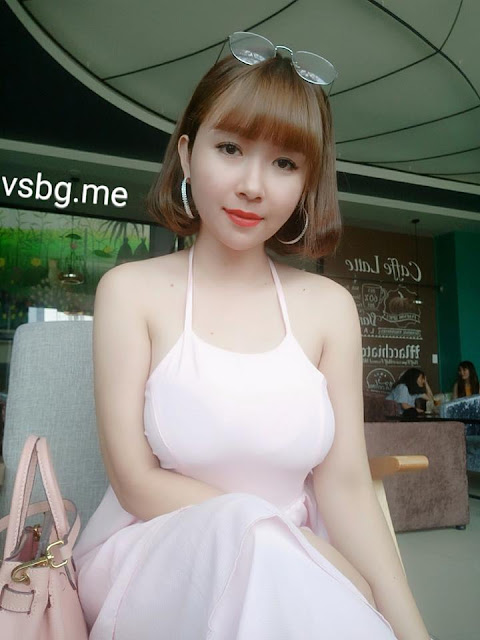 Loạt hình ảnh girl xinh 10x khoe ảnh nóng trên Facebook