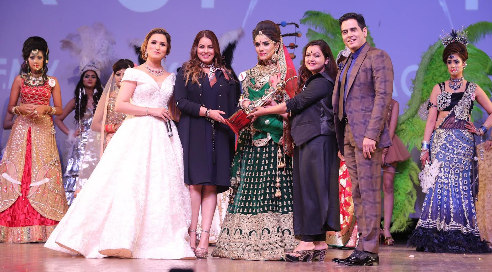 From left Hair and Makeup Expert Aashmeen Munjaal, Bollywood Actress Mahima Chaudhary and TV Actor Aman Verma with the star academy students
