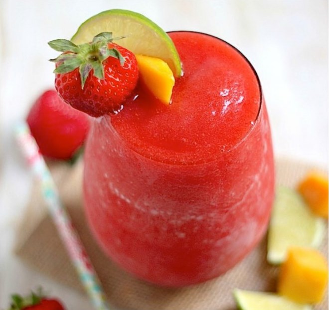 Strawberry Mango Margaritas #summerdrink #margarita