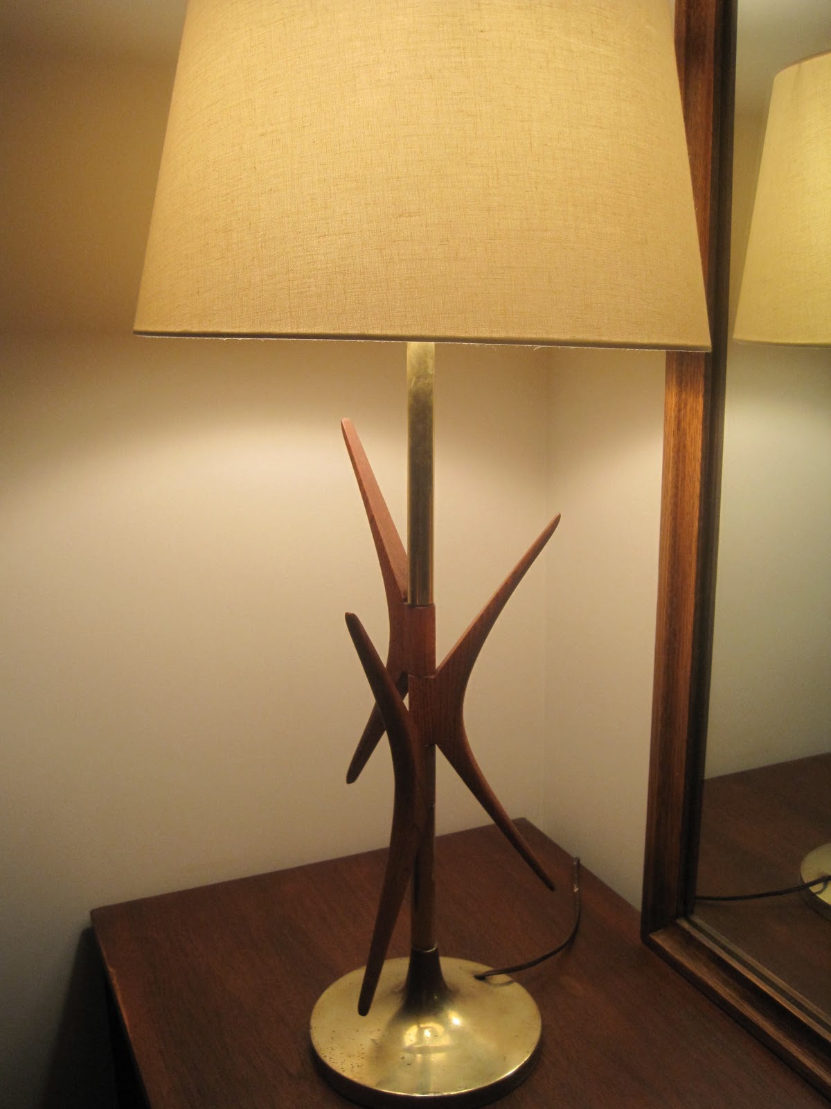 Rhan Vintage. Mid Century Modern Blog. Mid Century Modern Starburst Lamp