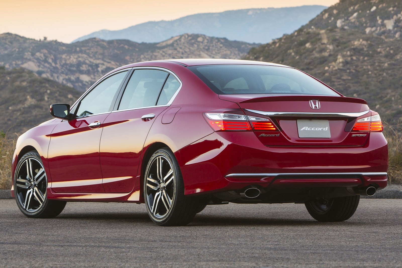 Drawback Removed: The 2016 Honda Accord EX-L with Apple Car Play