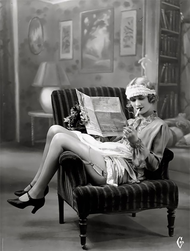 1920s Flappers Sexy - When 1920s Flappers' Stocking Postcards Were Considered ...