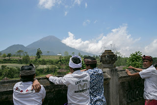 Hasai ema rihun 144 resin iha Illa Bali tanba posível erupsaun hosi vulkaun