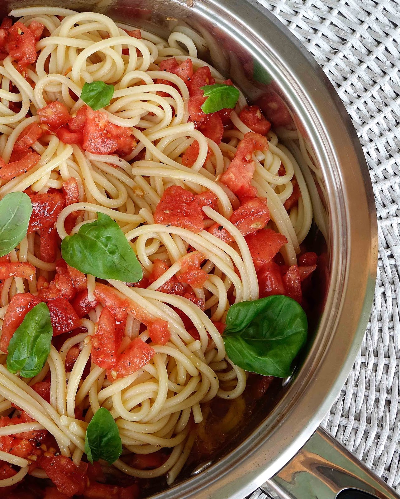 stuttgartcooking: Spaghetti mit roher Tomaten-Sauce