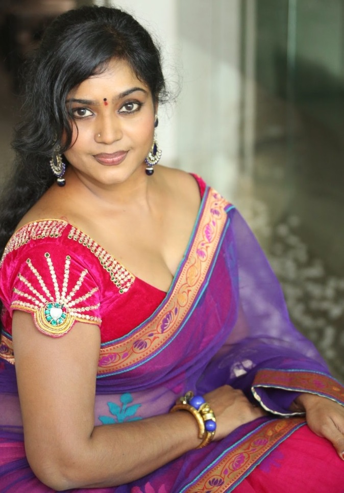 Telugu actress hot saree sizzling pics gallery in transparent pink color sa...