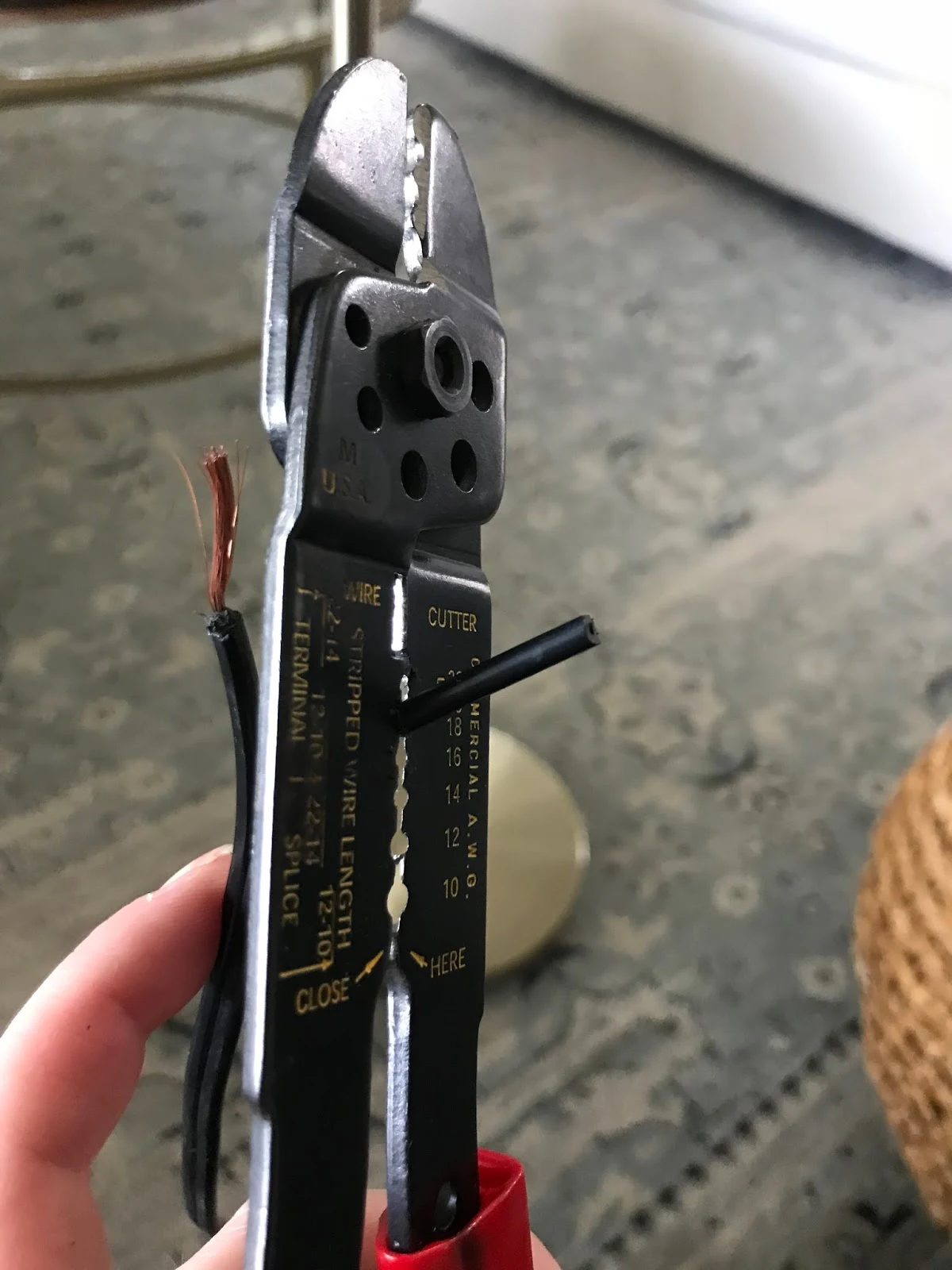 Wire cutters for replacing a plug